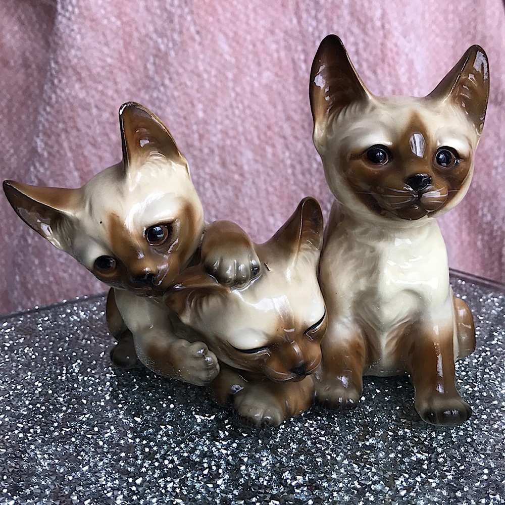 Kitten figurine vintage